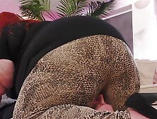 DANGEROUS heavy weight facesitting and mature sex with huge