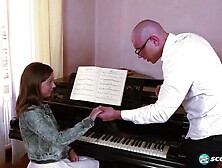 Constricted Teen Foxy Di Rides the Pianist's Wang During Her