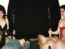 Властная мамочка из нарезки добывает сперму разными способами