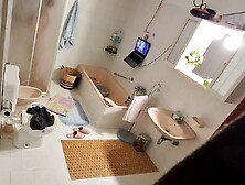 i discover this movie on my b rother phone