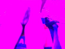 chico delgado se masturba en luz led gran polla