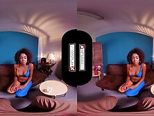Dunkle dick busige Luna Corazon verführt im VR Sex