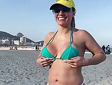 A Gostosa Da Ines Ventura Se Exibindo Na Praia De Copacabana - Ines Ventura -