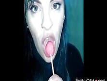 Long Tongue Beauty Shows Off Longest Tongue And Wide Throat