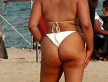 Hot MILF with huge bottom comes to local beach