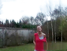 sportive sodomisée dans un salon