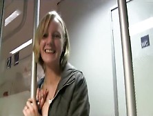 Fahrgast in der Bahn verfuhrt