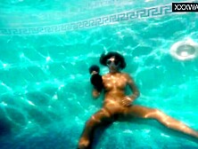 Exciting Amelie - brunette movie - Underwater Show