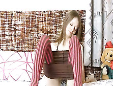 Skinny super girl opening her hole