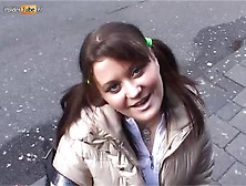 Ze wil zo graag naar binnen