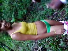 Negra peituda se exibindo na webcam