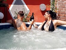 Dopo l'anale in piscina,  mother i'd like to fuck beve sperma dal bicchiere (1° Parte)