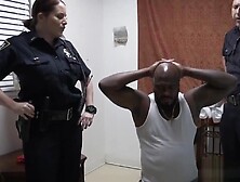 This Perverted Milf Police Give to This Criminal Some Good Blowjobs in An Interrogatory