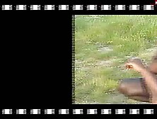 In Nylons und Gold,  Schwarze bläst im Freien