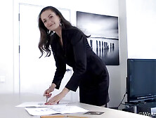 Is A Sexy Architect And Loves Hairy Times - Louise Louellen