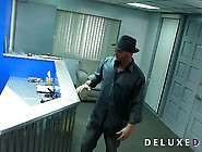 DeluxeDivas - Live Chat - Holly West