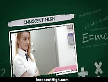 Estudante de castigo por ter adormecido!