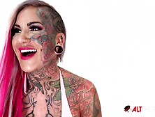 Evilyn Ink Riding a Tremor