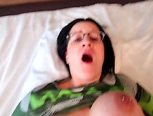 Deutsche Nachbarin bekommt es in ihre kleine enge Arschfotze besorgt