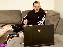 Girlfriend Catches Bf Watching RimJob Porn And Eats His Butt!
