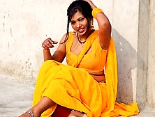 Desi Village Model Full Deep Navel And Big Boobs Deep Cleavage With Hindi Sex