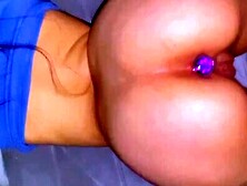 Fodendo a novinha com plug anal no cu