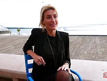 Anouk,  an elegant woman,  is looking for a well-veined schlong.