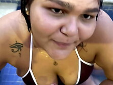 The first time of the fresh Maria fat woman, 20 years mature, on the channel blowing my dick secret in the pool! She showed that