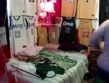 GIVIN' LEESH A TOSS AND A DONG..