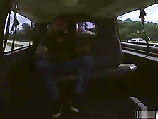 Latina follando en una camioneta a cambio de dinero