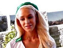 Quando Emma Hix toca a campainha de sua casa, é só para transar!