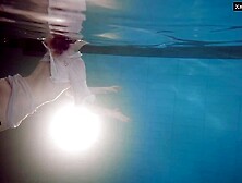 Underwater Show - public teen (18+) scene