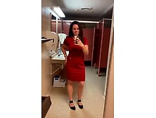 Selfie dans les wc public.