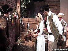 Пираты трахают девушку в кабаке