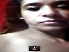Juanagonzalezbravo Attractive Chica Mostrando Hombros En Videollamada Celular