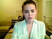 Teen Girl Flashes Her Cute Tits