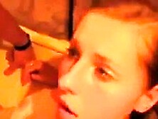 un mec prete sa copine