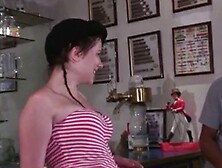 Allez y je suis une jeune salope et j aime la bite