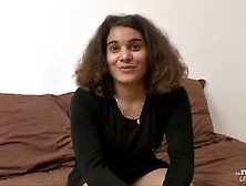 Jovem francesa sempre pronta para fazer muito pornô