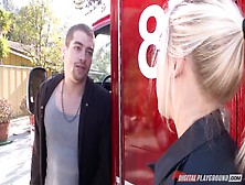 Bubble butt babe fucks in public