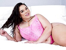 Impressive big-boobed BBW Fiji Falzz plays with her wet hole