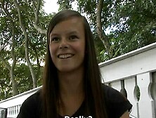 Moreninha com vontade de levar uma boa foda !