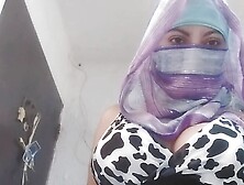 Real Hot Arab In Niqab Islam Wife Showing Ass Against Religion And Squirts On Webcam