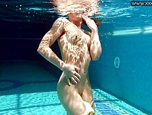 Underwater Show - swimming pool milf dirt