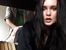 Мачеха застряла в книжной полке и получила член в вагину