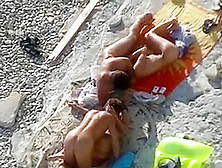 Deux Couples Libertins Baisent Sur Une Plage Hot Et Sexy