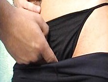 Bruna Brasil dá a bunda para ele