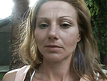 Notgeile Milf Laesst Sich Im Freien Vom Gaertner Ficken Saugt Ihn Leer