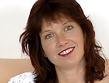 junge mutter kommt beim sex toy fick vor der kamera