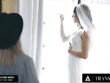 TRANSFIXED - Tiny Lesbo Gives Trans Runaway Bride The Superlatively good Sloppy Toppy This babe's Ever Had!